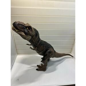 Jurassic World Dominion Thrash 'n Devour Tyrannosaurus Rex with Sound & Motion